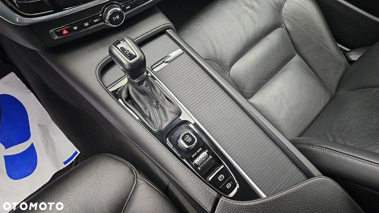 Volvo V90 D4 SCR Momentum Pro - 18