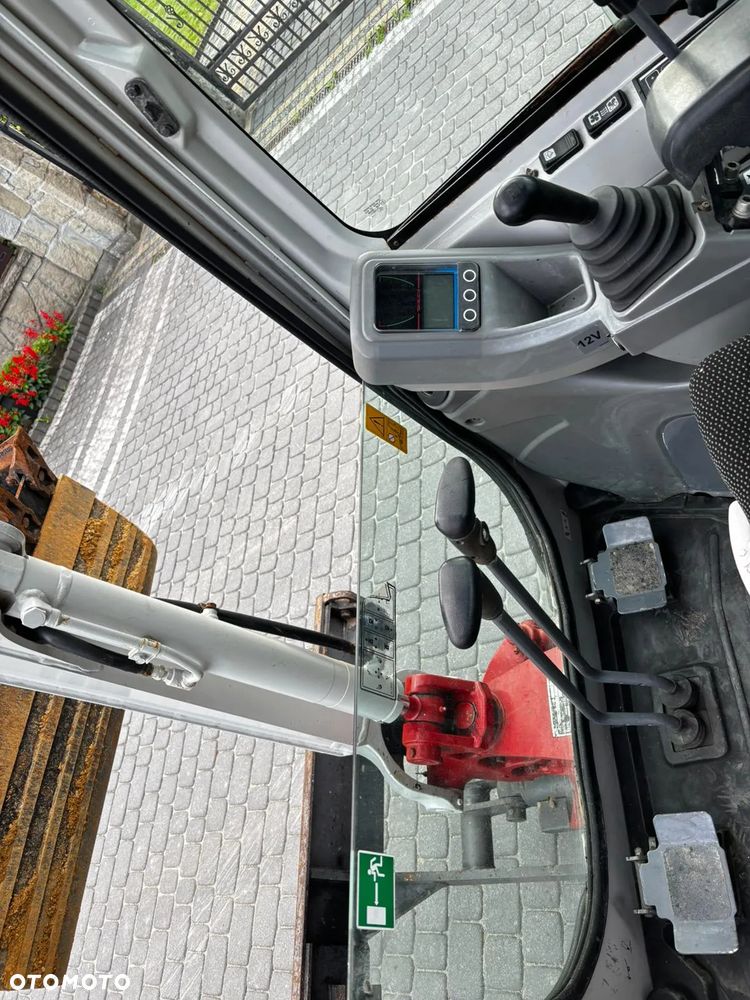 Takeuchi Tb216 - 17