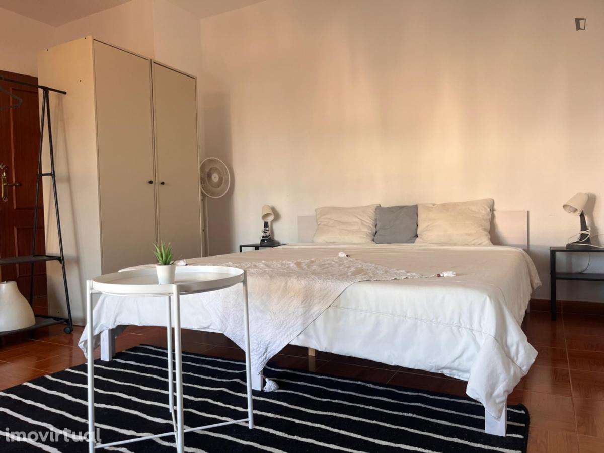 Quarto - localizado em Setubal - Grande imagem: 2/17