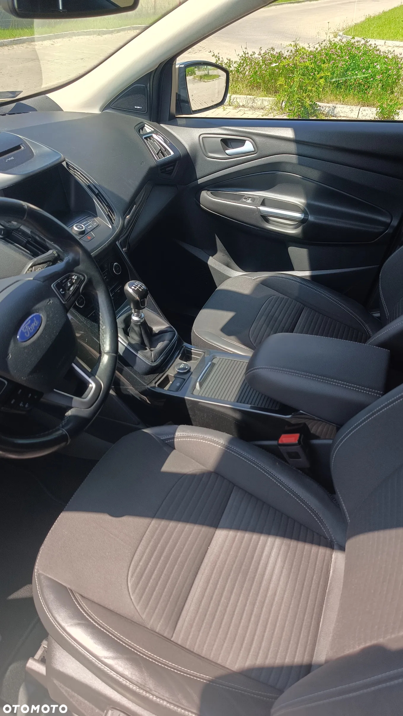 Ford Kuga 1.5 EcoBoost FWD Titanium ASS MMT6 - 6