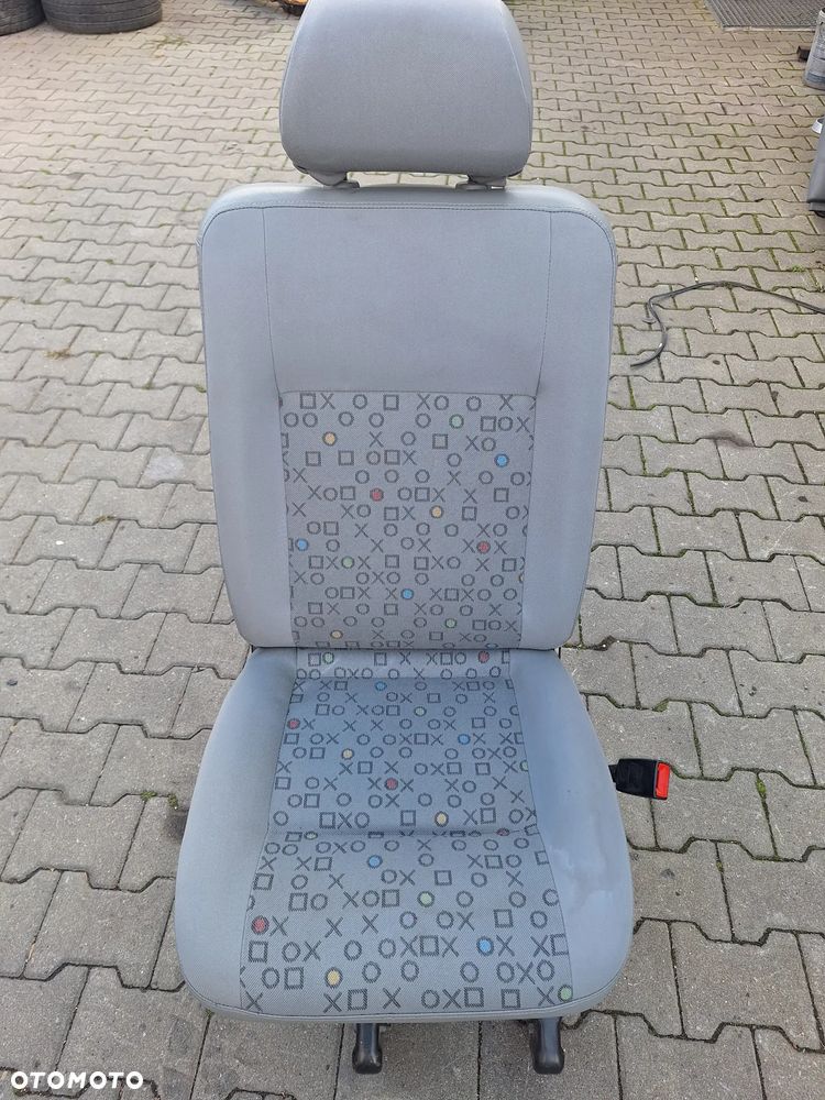 FOTEL KOZIOŁEK PRAWY KANAPA 2 RZĄD  - VW TRANSPORTER T5 CARAVELLE - 1