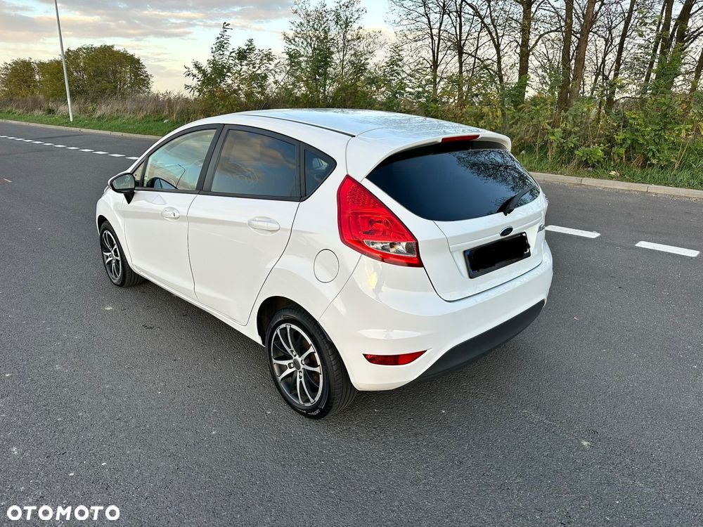 Ford Fiesta 2011 photo 4
