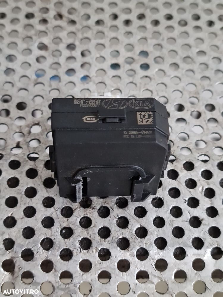 Imobilizator Hyundai IX35 An 2009-2010-2011-2012-2013-2014-2015 Cod 95420-2L700 Dezmembrez Hyundai IX35 2.0 Benzina 2x4 Cod Motor G4KD An 2009-2010-2011-2012-2013-2014-2015 Volan Stanga - 3
