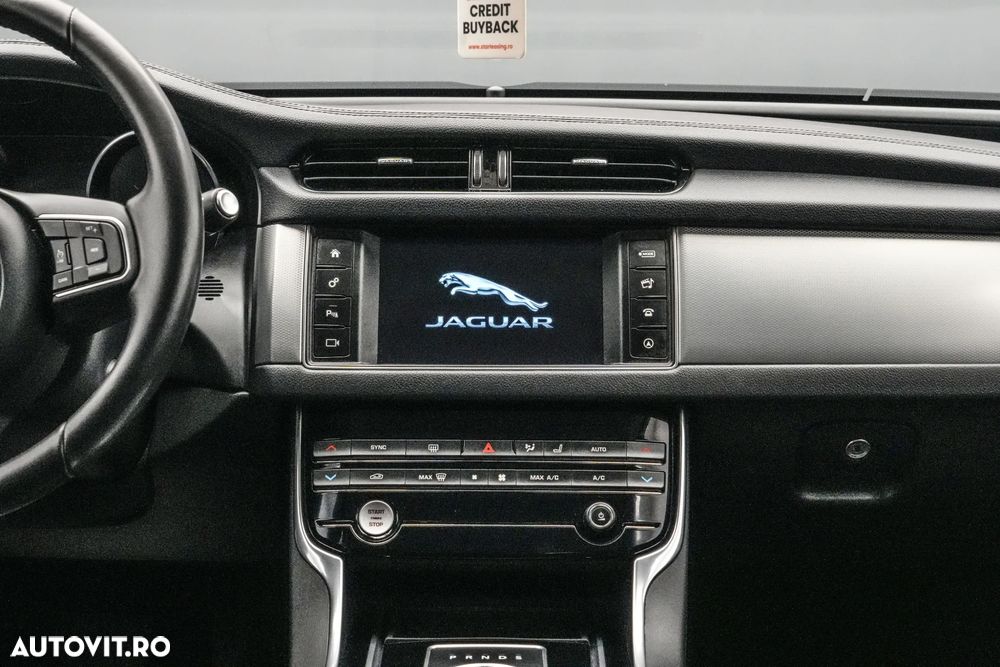 Jaguar XF 20d RWD E-Performance Pure - 18