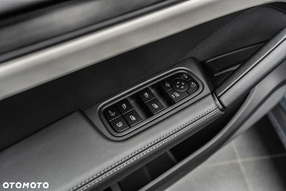Porsche Cayenne E-Hybrid PHEV Black Edition - 23