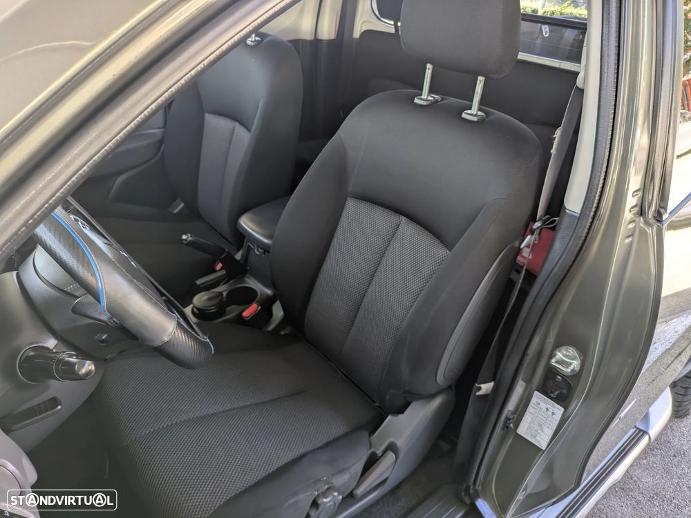 Mitsubishi L200 2.4 DI-D CD Instyle Strakar 4WD - 5