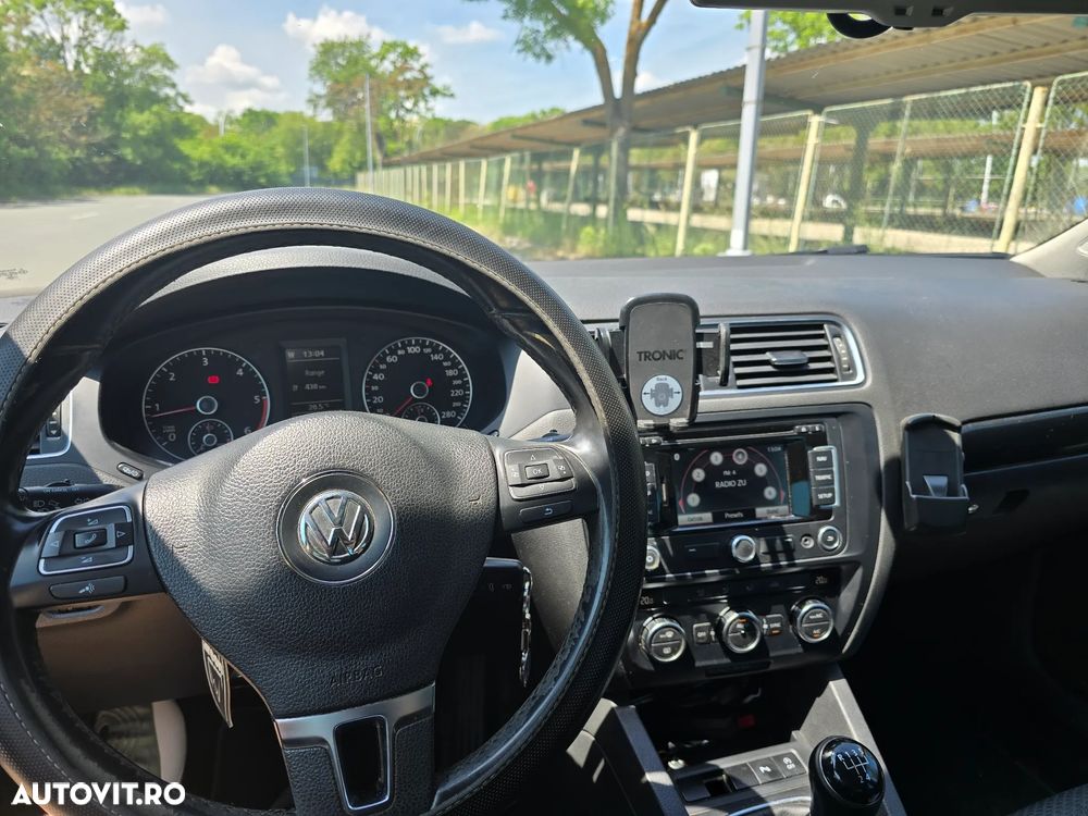 Volkswagen Jetta - 9