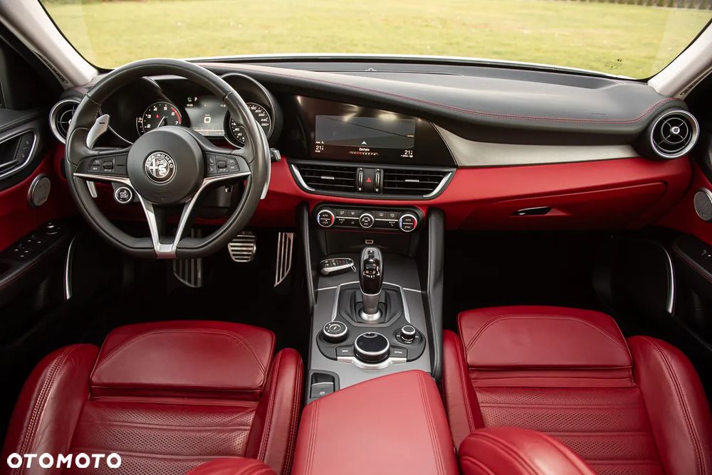 Alfa Romeo Giulia 2.0 Turbo 16V AT8-Q4 Veloce - 6