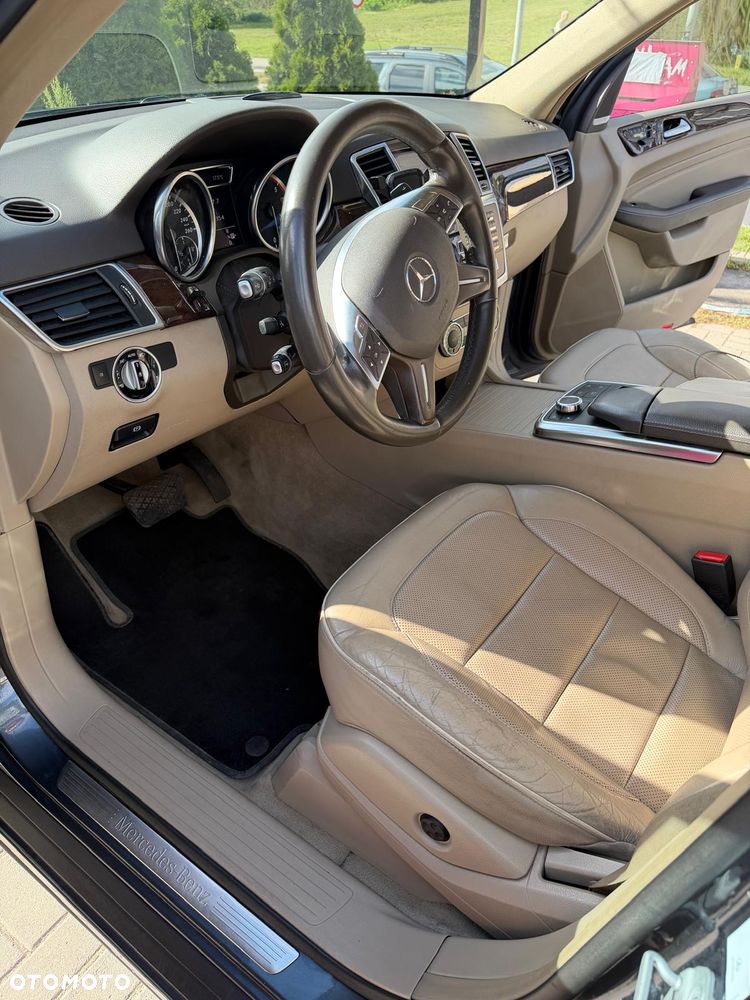 Mercedes-Benz ML 350 BlueTec 4-Matic - 23