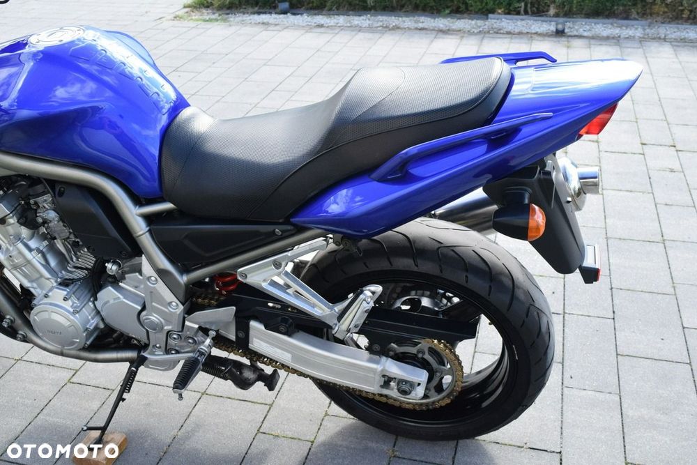 Yamaha FZS - 6