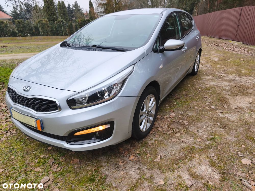 Kia Ceed 1.6 CRDi 136 ISG Dream-Team Edition - 4
