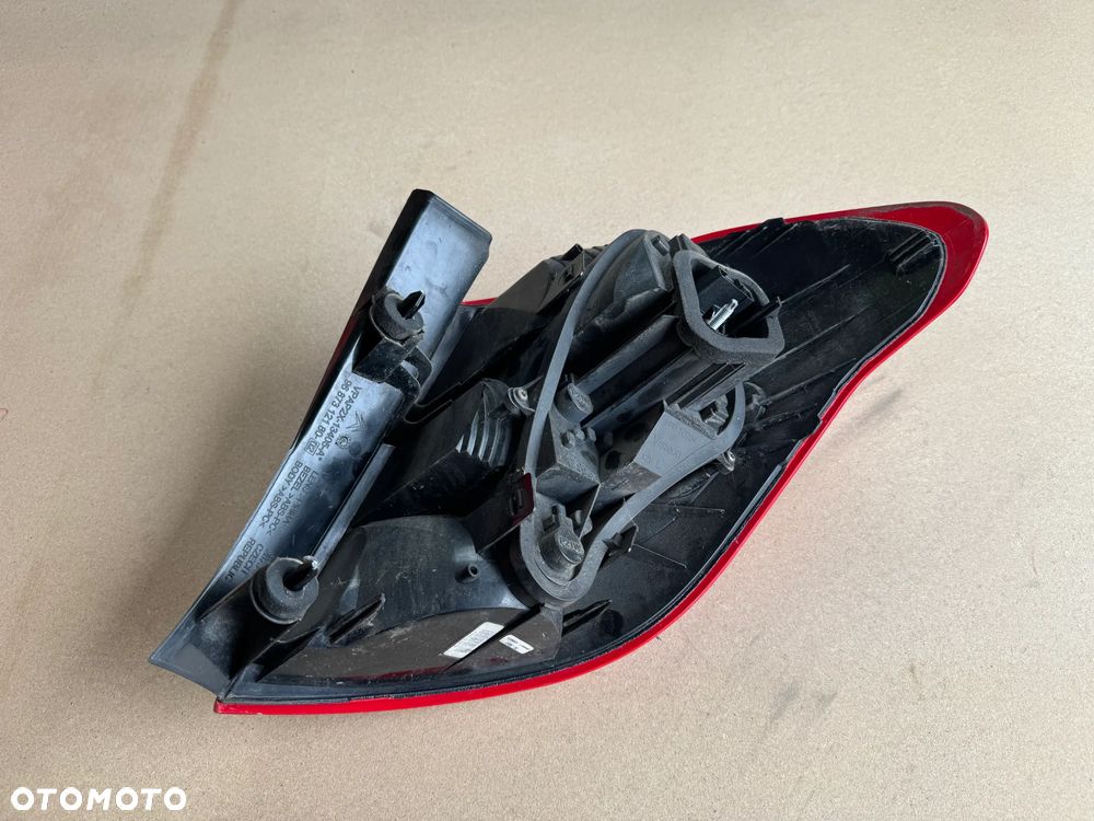 Lampa tylna lewa Citroen C4 II B7 HB 9687312180 - 4