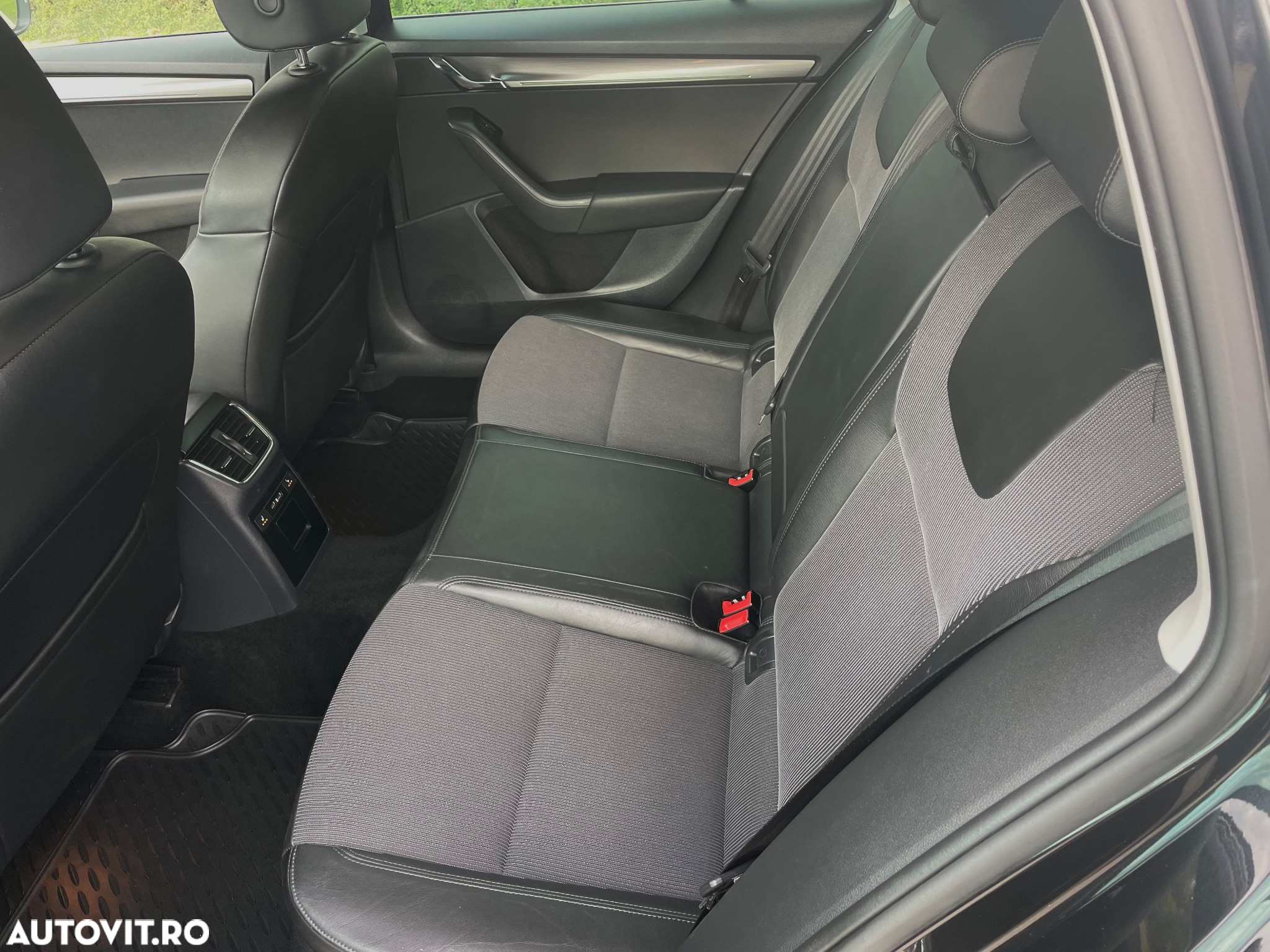 Skoda Octavia 2.0 TDI DSG Premium Edition - 6