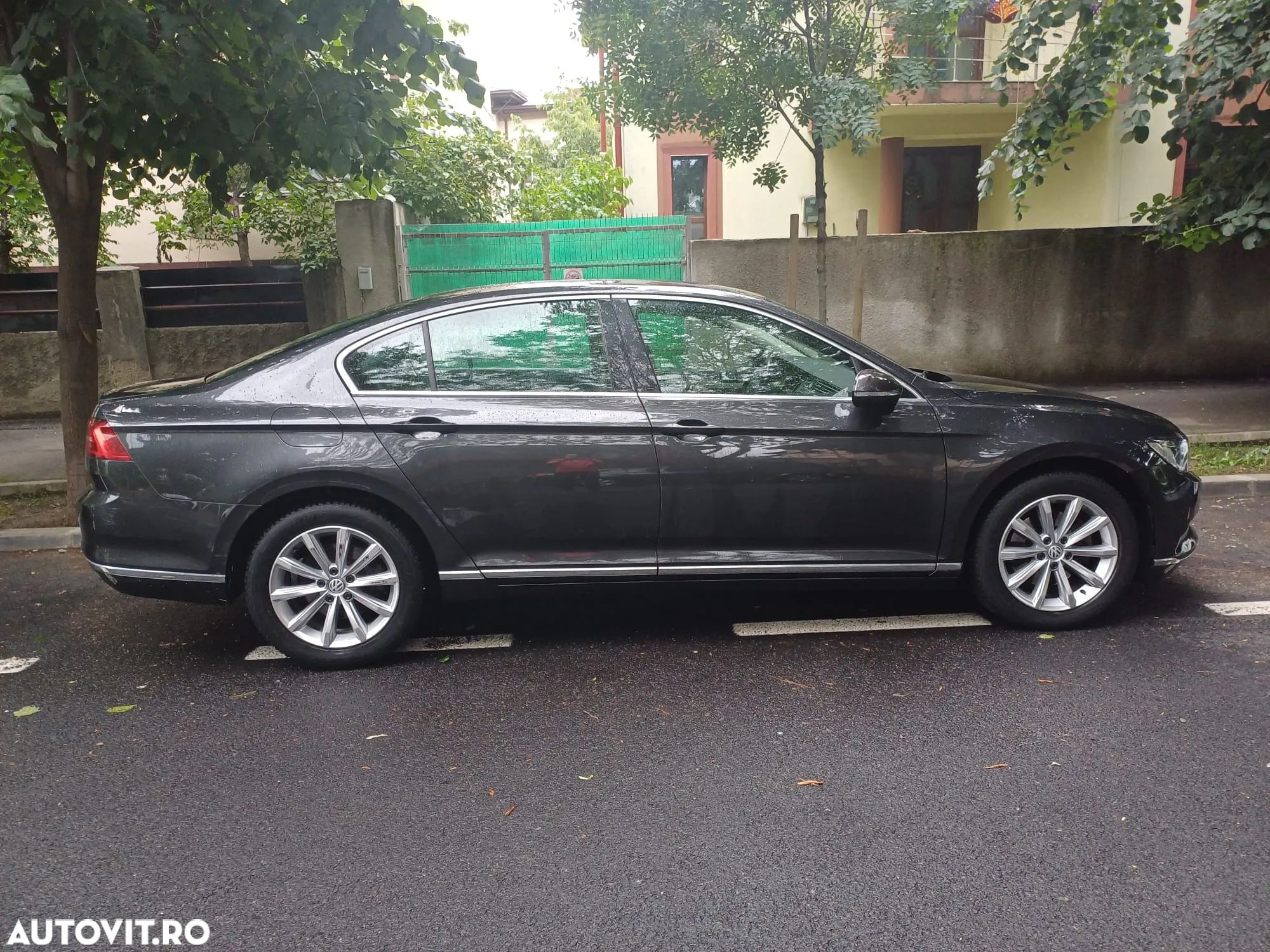 Volkswagen Passat - 1