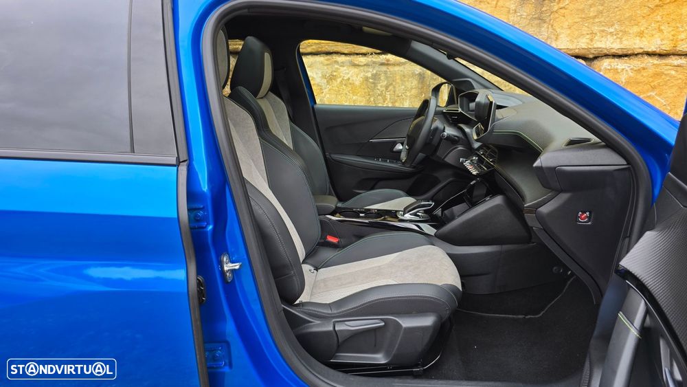 Peugeot e-208 GT - 48
