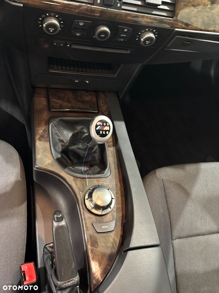 BMW Seria 5 520i - 11