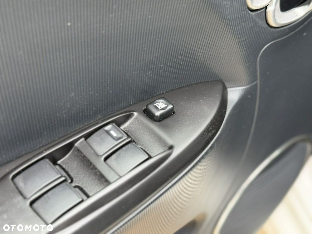 Peugeot iOn High Line - 13