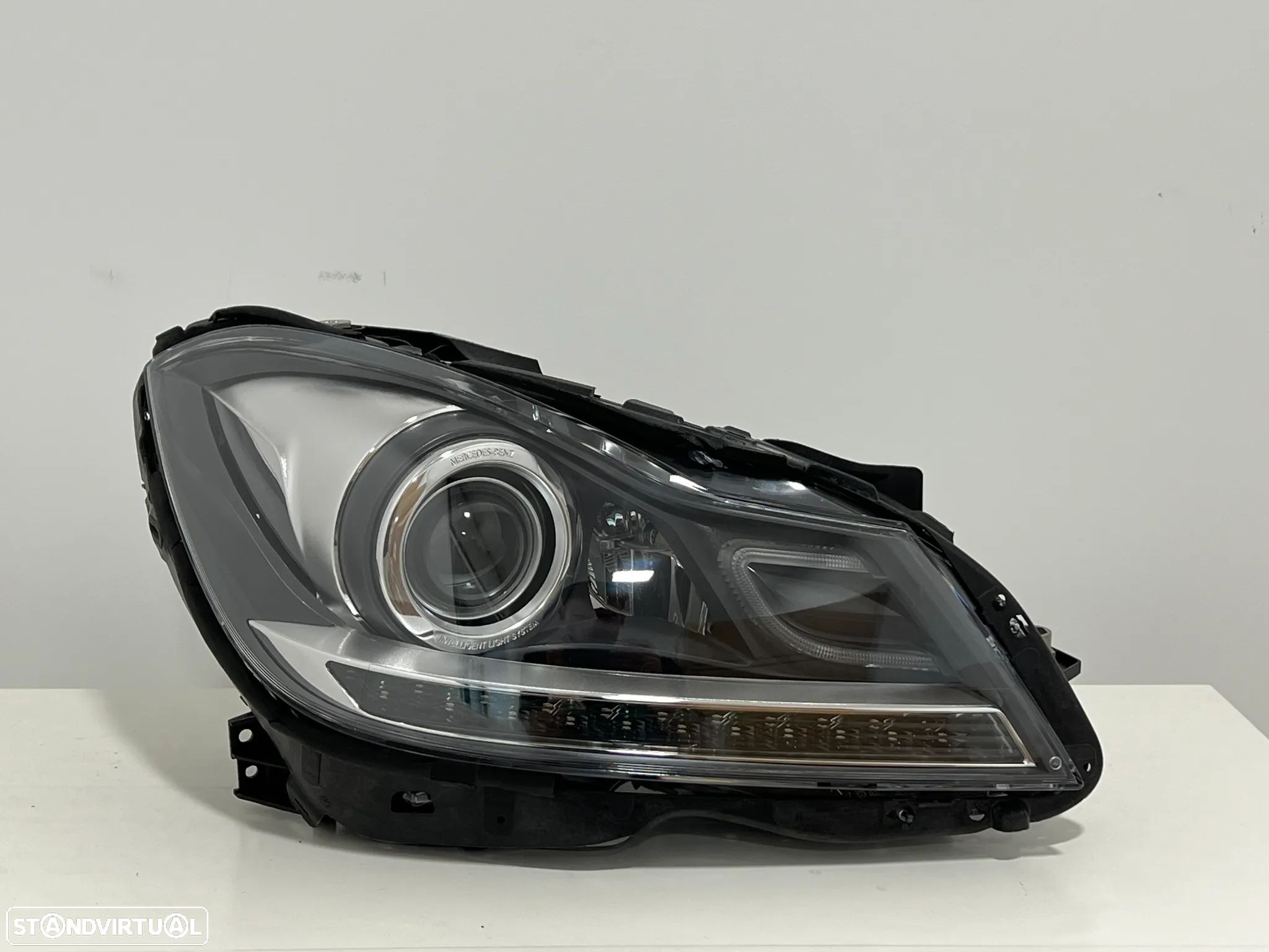 Farol Otica Original Mercedes Classe C W204 Xenon lado Direito - 1