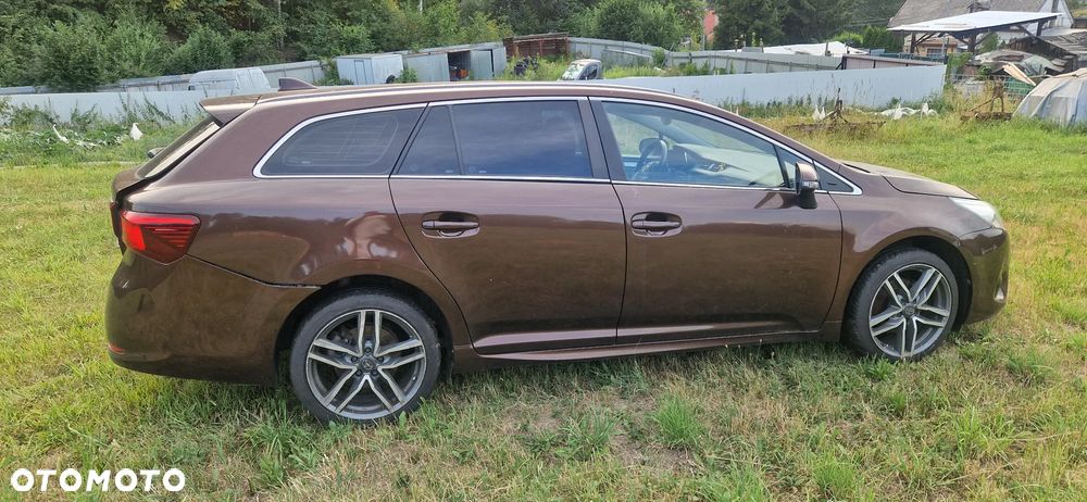 Toyota Avensis 1.6 D-4D Premium - 2