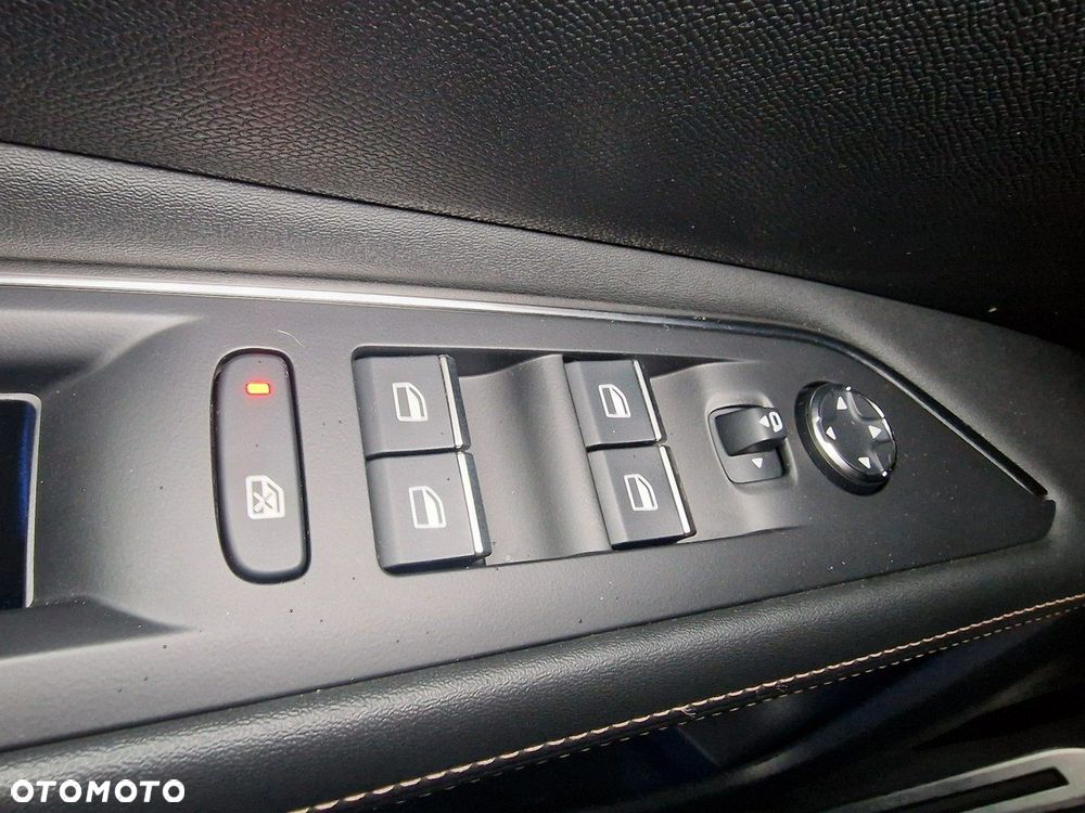 Peugeot 3008 1.6 PureTech HYbrid GT Line S&S EAT8 - 32