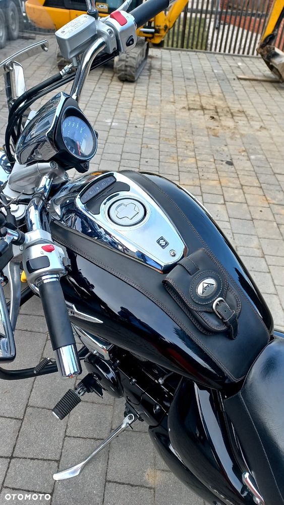 Suzuki Intruder - 4