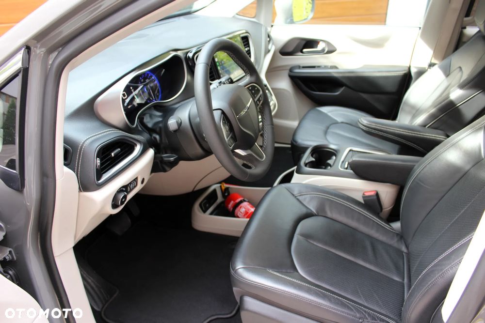 Chrysler Pacifica - 10
