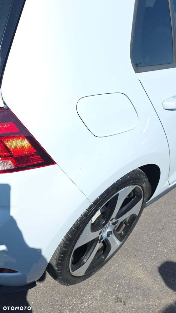 Volkswagen Golf - 13