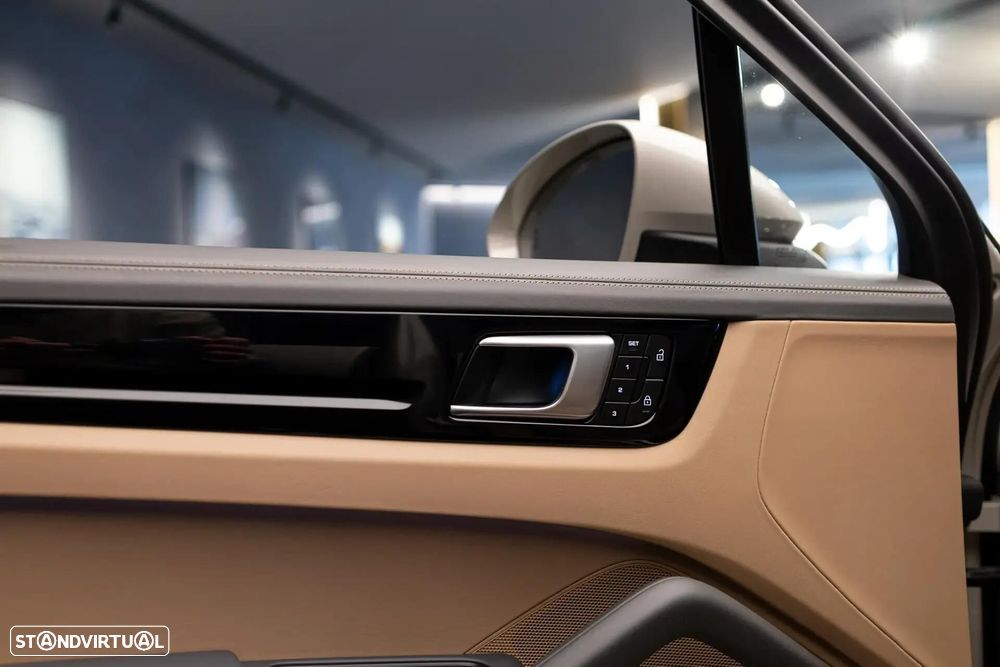 Porsche Cayenne Coupé E-Hybrid - 52