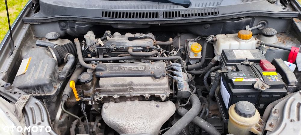 Chevrolet Aveo 1.2 16V Base - 9