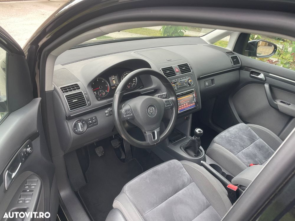 Volkswagen Touran - 18
