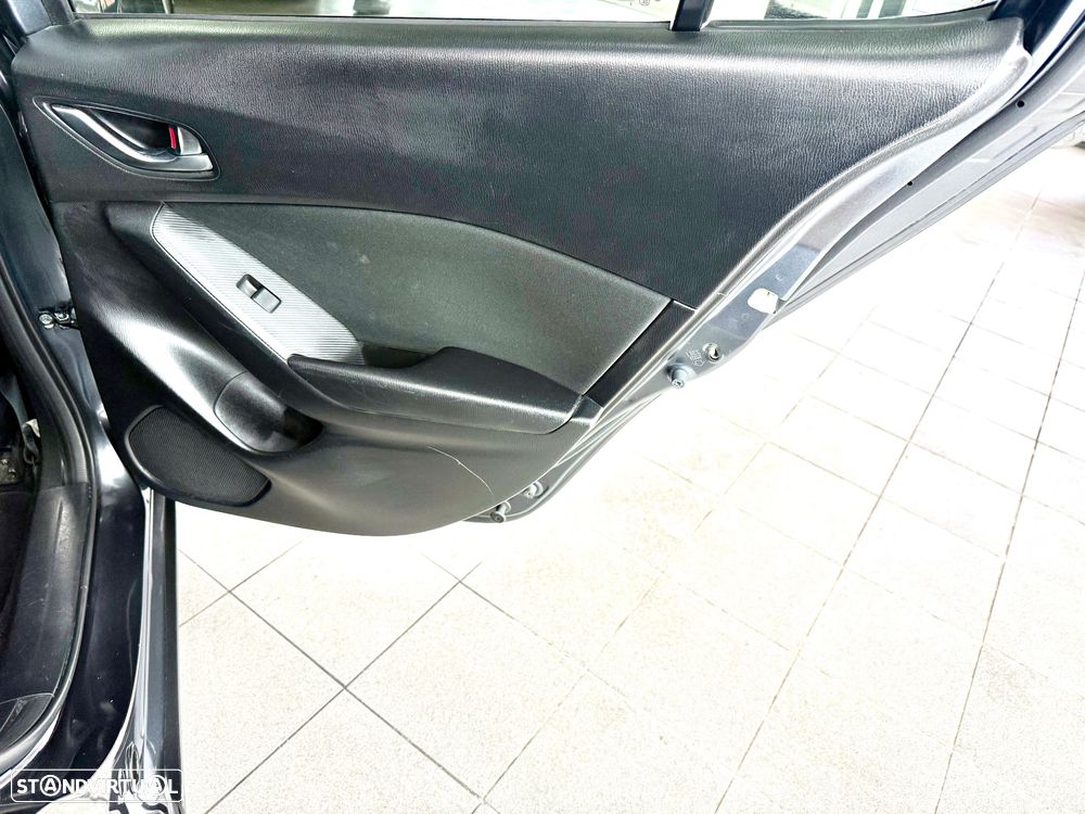 Mazda 3 Hatchback - 18