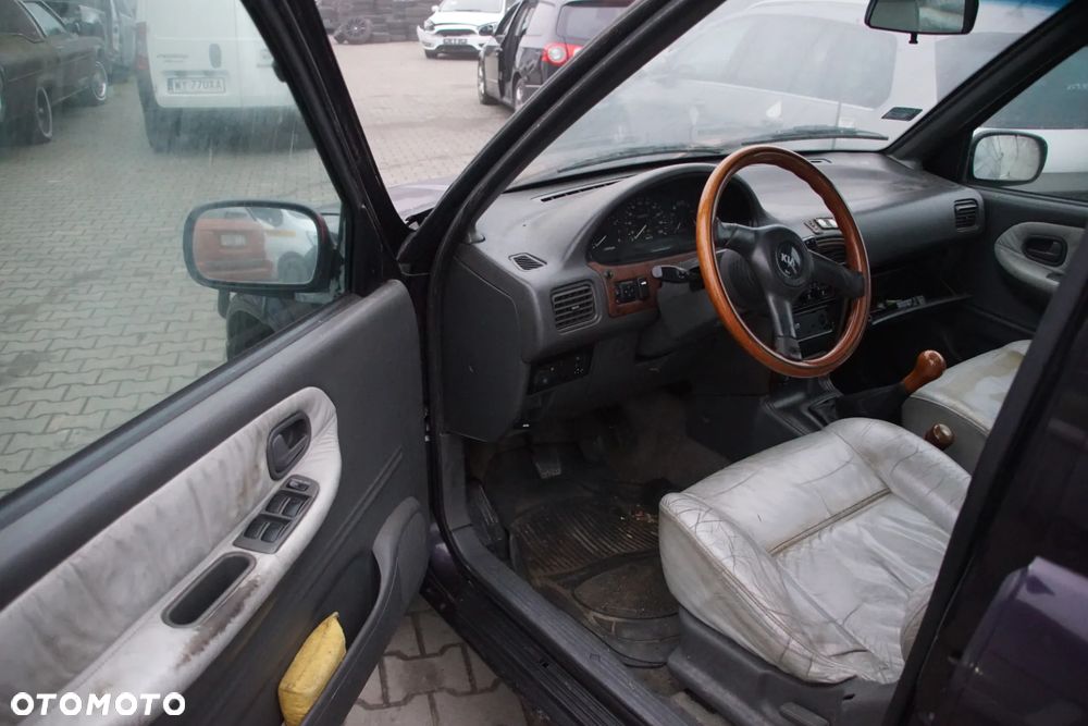 Auto na części - Kia Sportage I 2.0 DOHC 128 KM 4x4 1997R Silnik Skrzynia Drzwi Maska Klapa Drzwi Błotnik Zderzak Szyba Lusterko Klamka Lampa Deska Kokpit Sterownik Moduł Czujnik Licznik Panel - 10