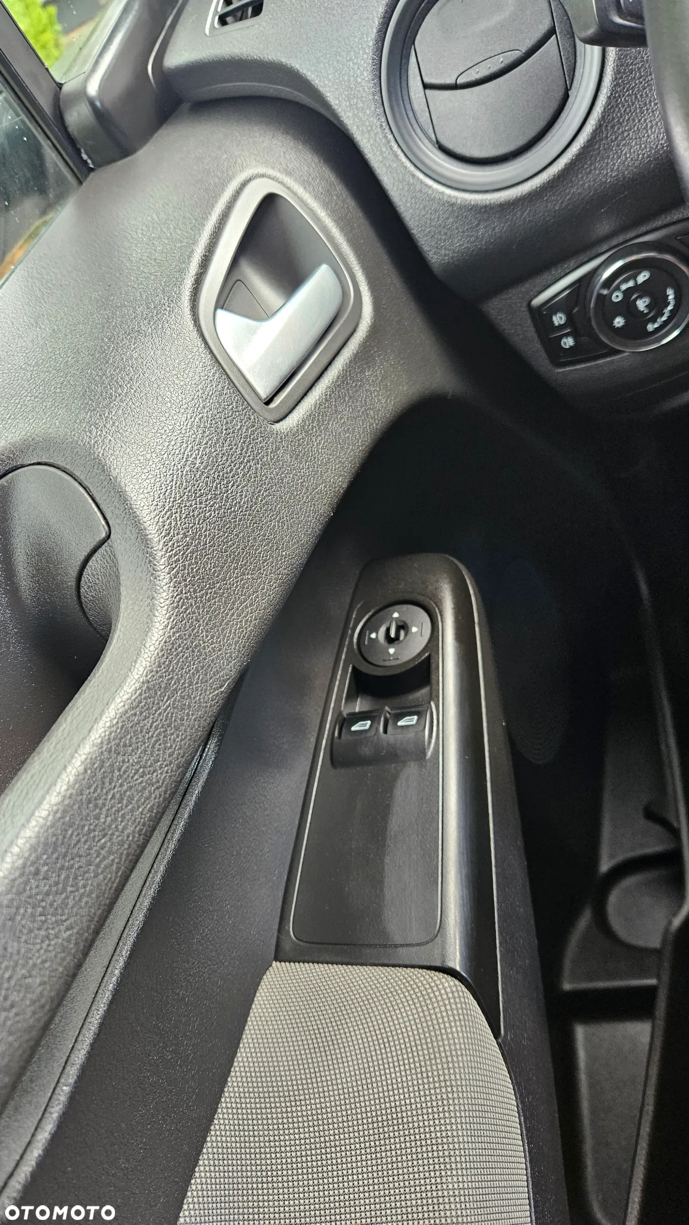 Ford Tourneo Courier 1.0 EcoBoost Trend - 12