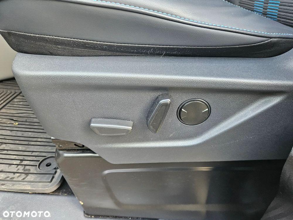 Ford Tourneo Custom - 21