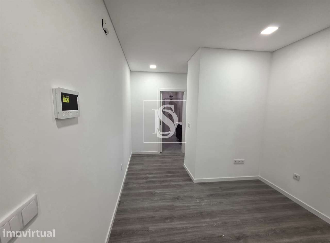 Apartamento renovado T2, no Botulho - Grande imagem: 5/13