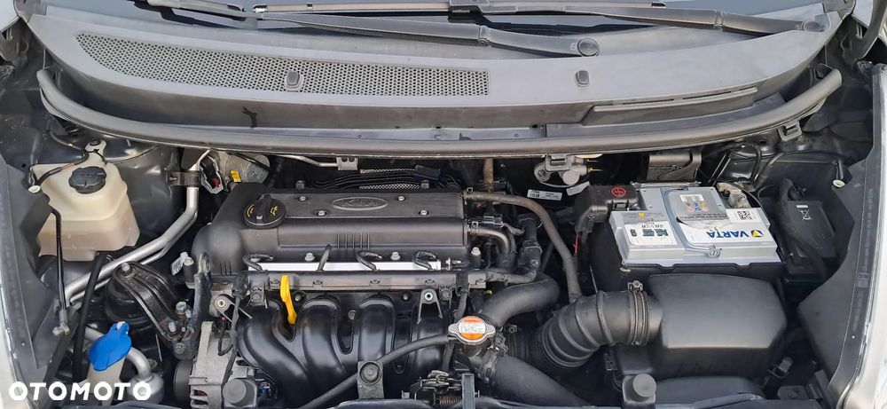 Kia Venga 1.4 CVVT Vision - 25