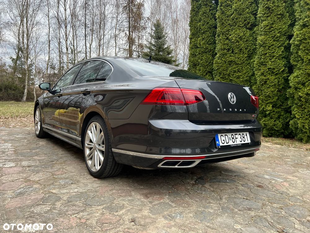 Volkswagen Passat - 4
