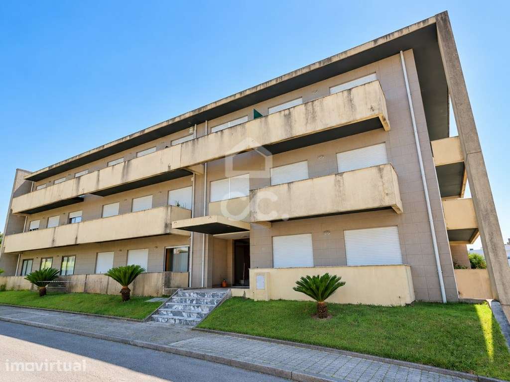 APARTAMENTO T3 EM ESMERIZ | EXCELENTES ÁREAS E GARAGEM PARA 3 CARROS