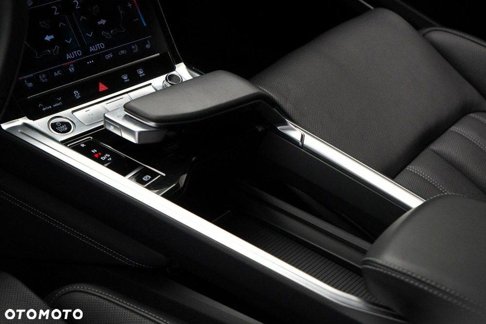 Audi Q8 Sportback e-tron - 21