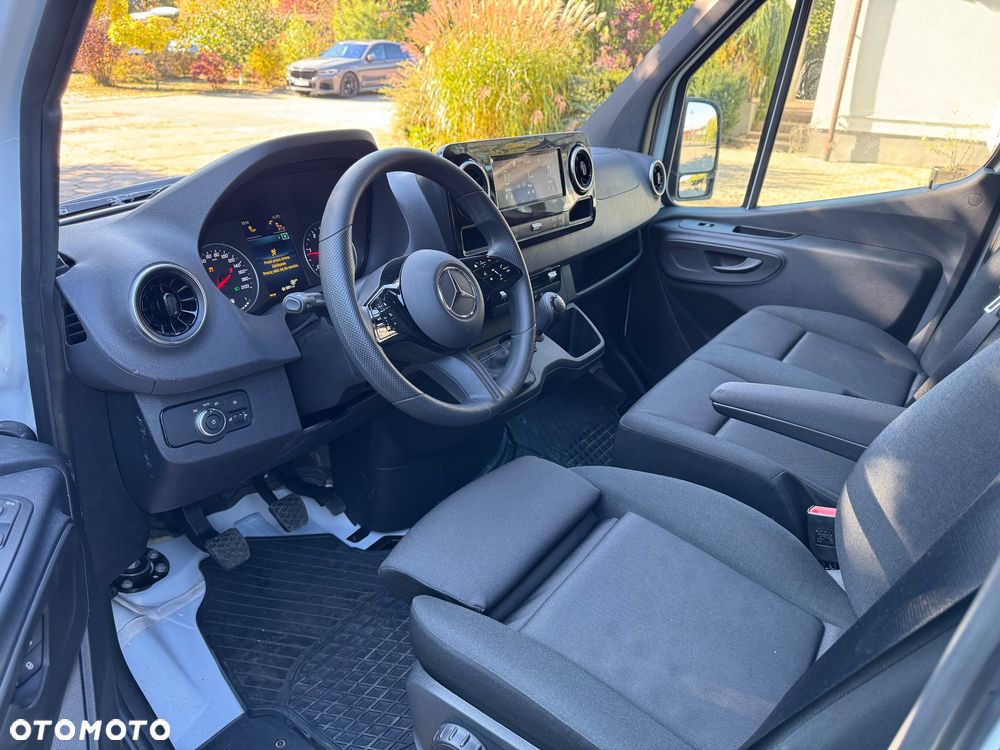 Mercedes-Benz SPRINTER - 32