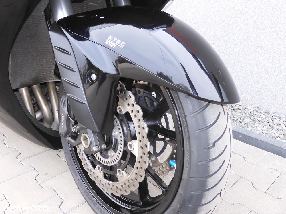 Kawasaki GTR - 4