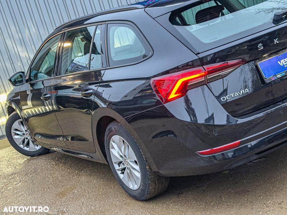 Skoda Octavia Combi 2.0 TDI DSG Tour - 24