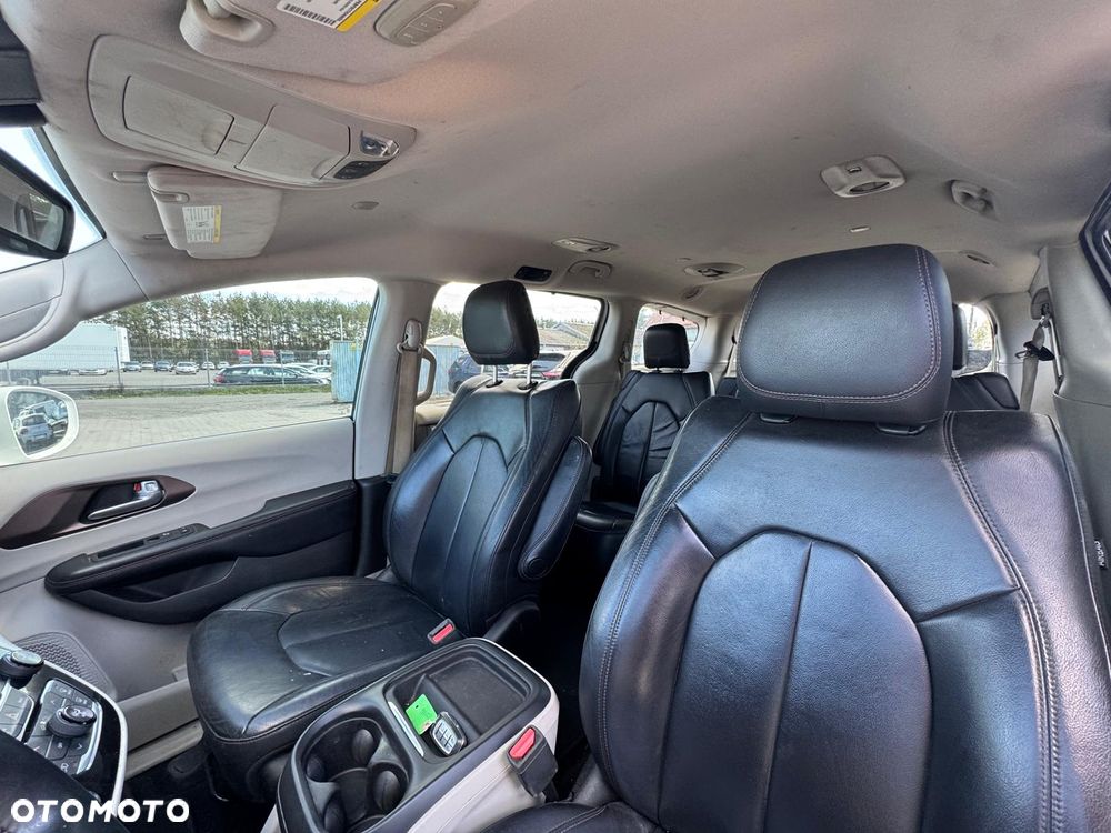 Chrysler Pacifica - 13