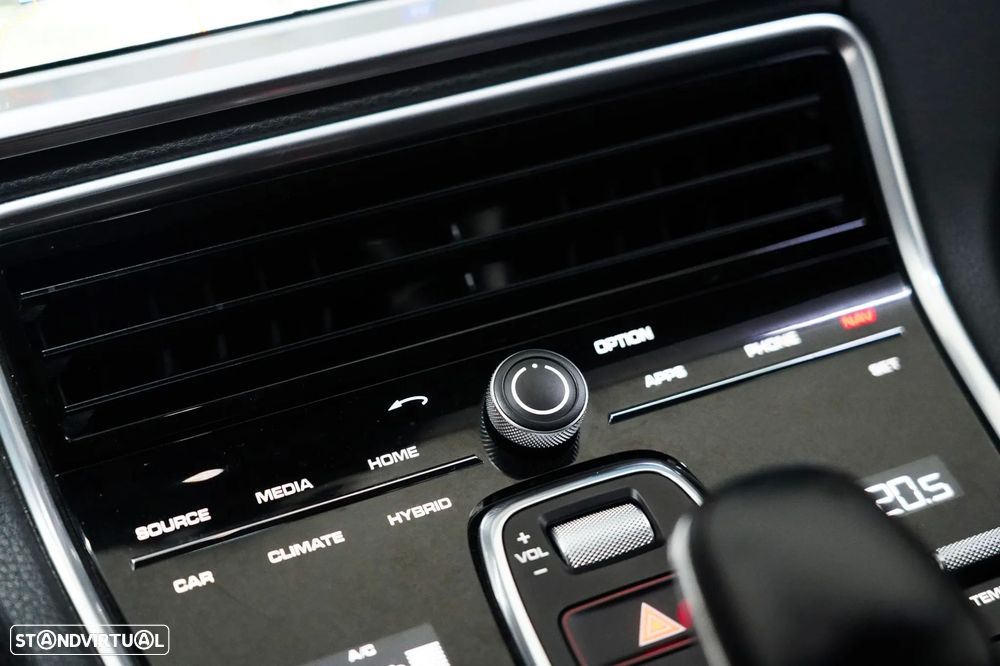 Porsche Panamera 4 E-Hybrid - 18