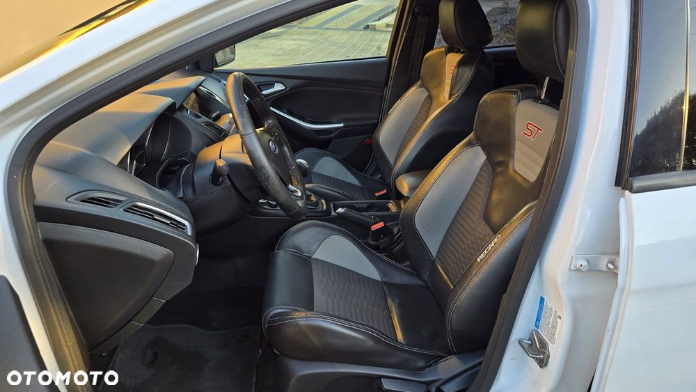 Ford Focus ST - 12