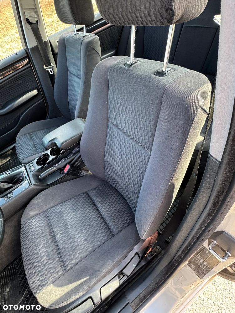 BMW Seria 3 323i - 14