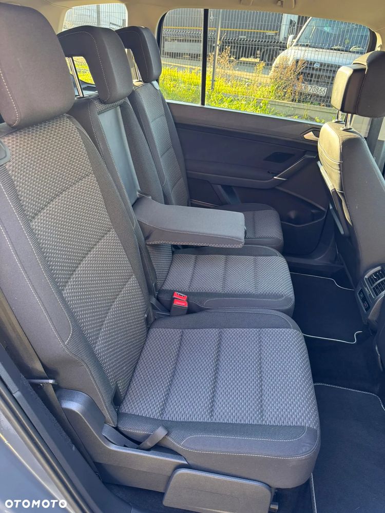 Volkswagen Touran - 33