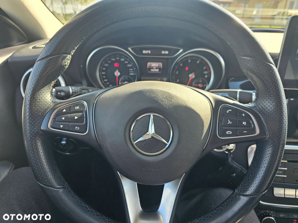 Mercedes-Benz CLA 180 7G-DCT - 18