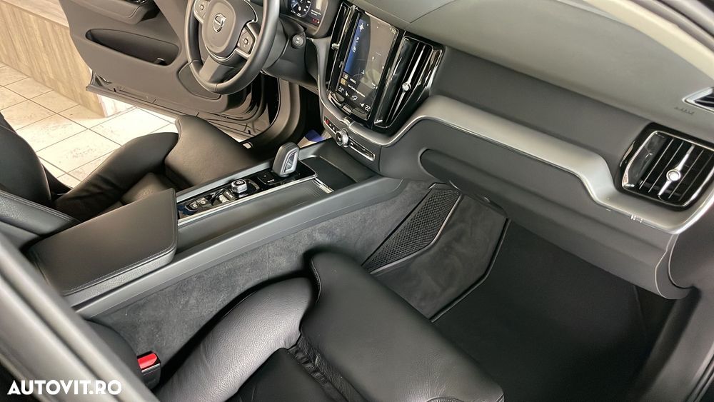 Volvo XC 60 T6 AWD Recharge Geartronic RDesign - 14