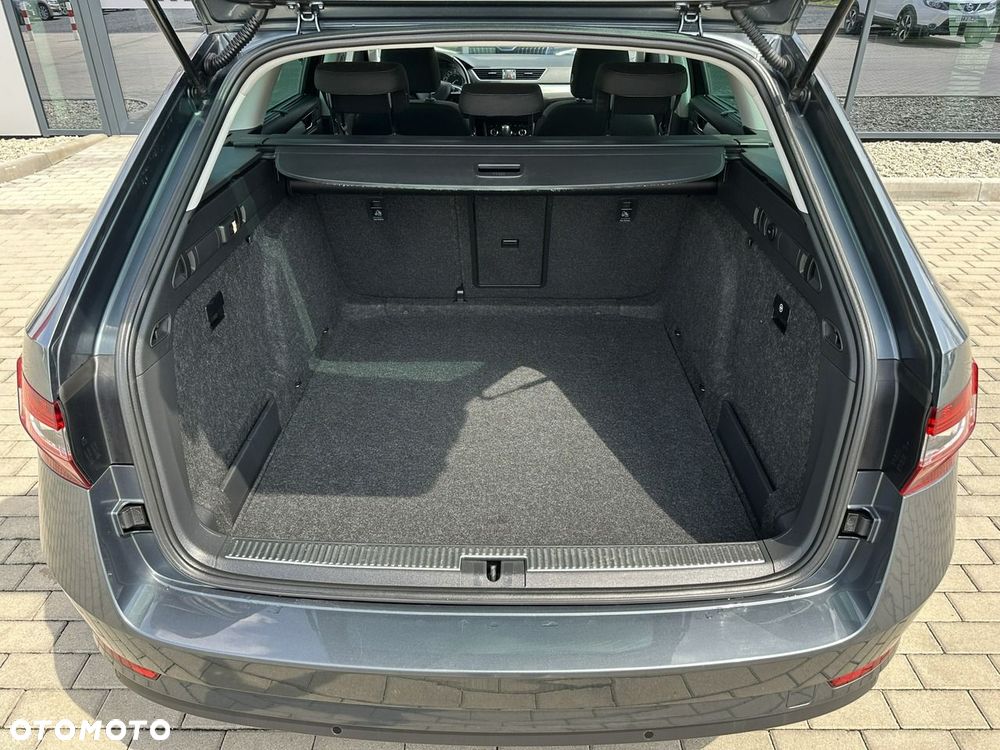 Skoda Superb 2.0 TDI SCR Ambition DSG - 32
